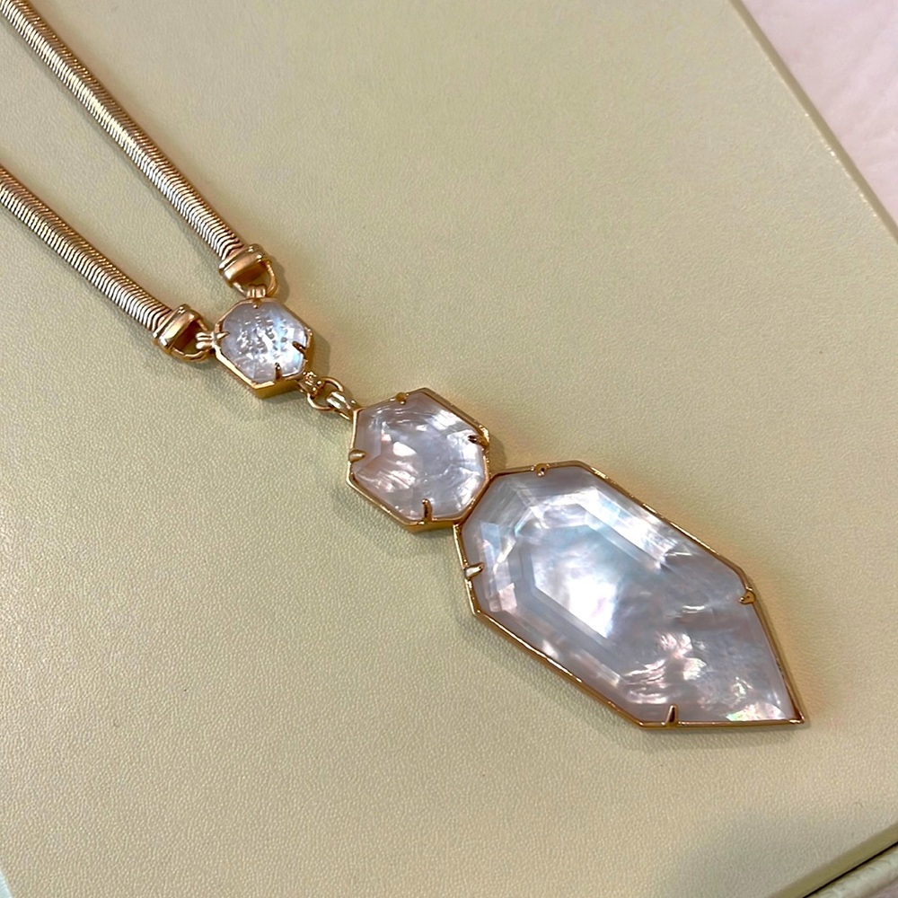 Kendra Scott Wyatt Necklace - rose gold with ivory pearl